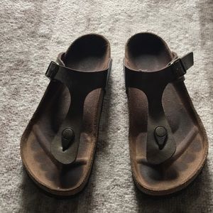 Birkenstock’s women’s thong metallic